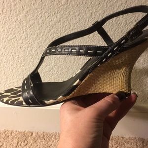 Nine & Co Black & White Wedge